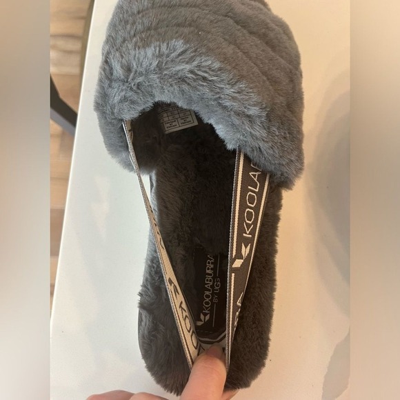 Koolaburra by UGG Fuzz'n II Women's Faux Fur Sandals Size 10 Gray EUC - Picture 8 of 10
